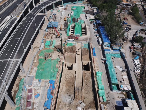 全国股票配资平台 济南地铁7号线二环北路站加紧施工中